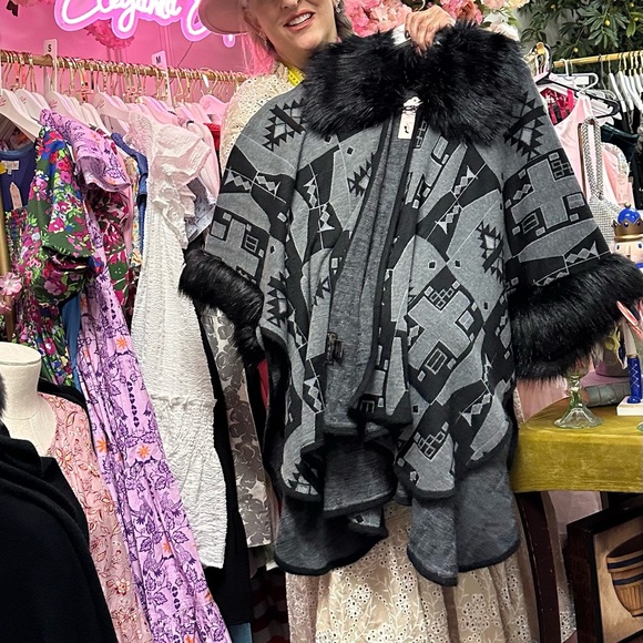 Beautiful Aztec Wrap with Faux Fur - Picture 16 of 16